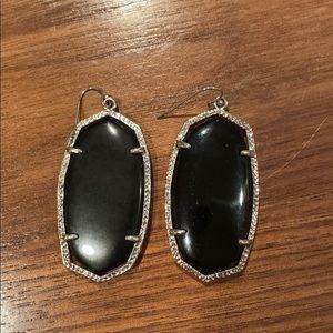 Kendra Scott Danielle earrings in black/silver